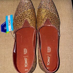 Sparkly giraffe print Tom’s